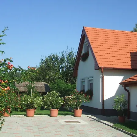 Kertesz Appartement *